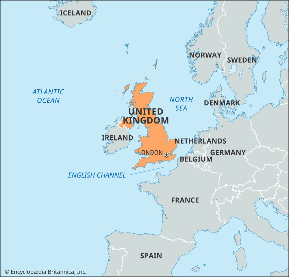 Tatuado fodendo o cu da sua namoradinha loira rabuda - United Kingdom